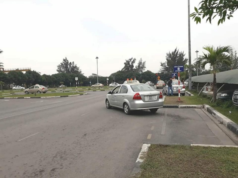 TẬP LÁI XE TRONG BÃI PHẲNG