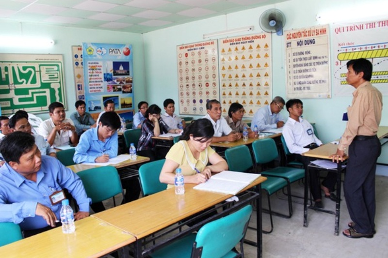 Hướng dẫ học viên ôn thi lý thuyết