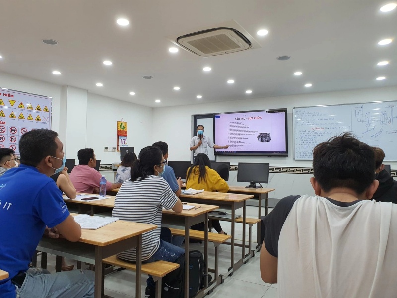 Học viên đang trong khóa học lý thuyết