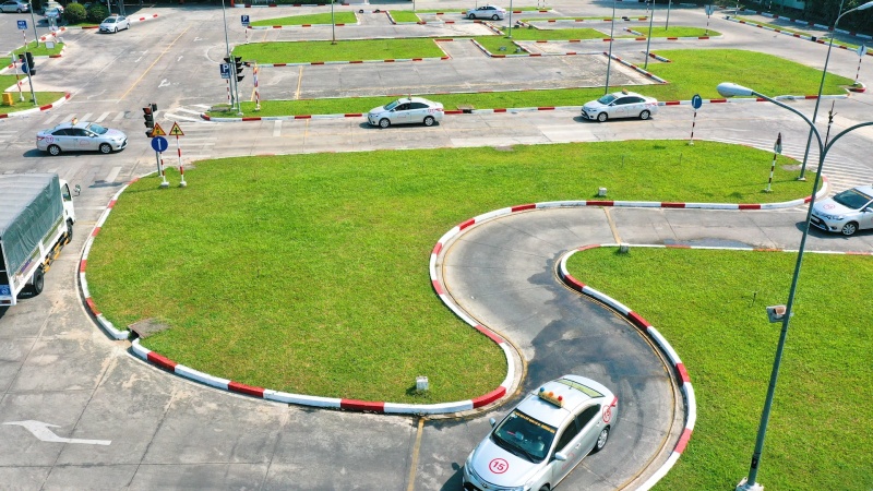 Học bằng lái xe B giá bao nhiêu?