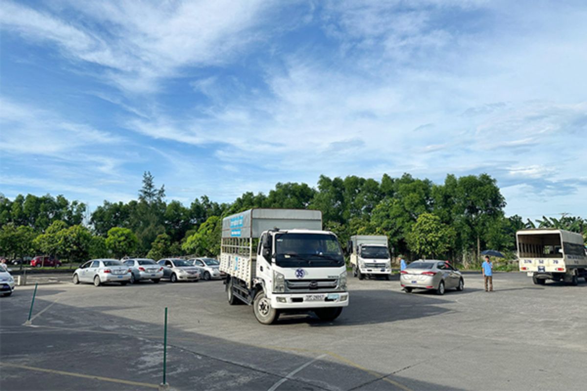 Học viên đang thực hành bài thi sa hình trong kỳ thi bằng lái xe C1