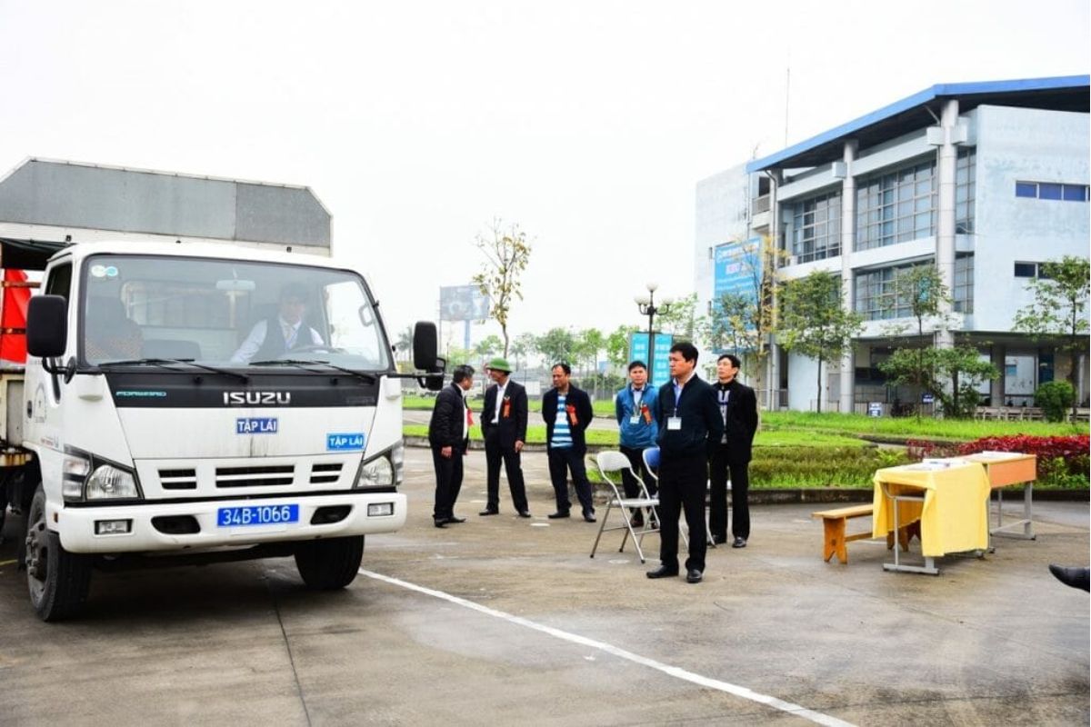 Không khí sôi nổi tại buổi thi sát hạch lái xe hạng C1