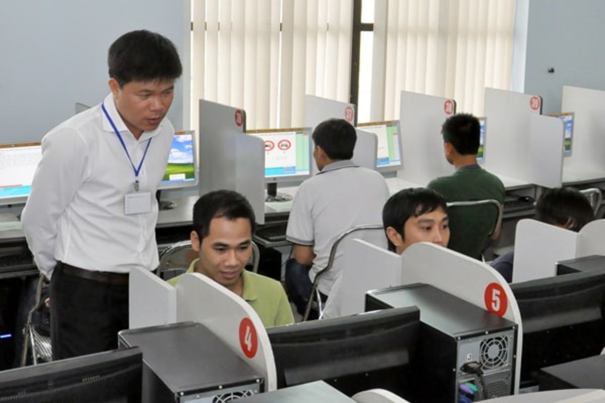 Học viên đang trong kỳ thi sát hạch lái xe máy hạng A1