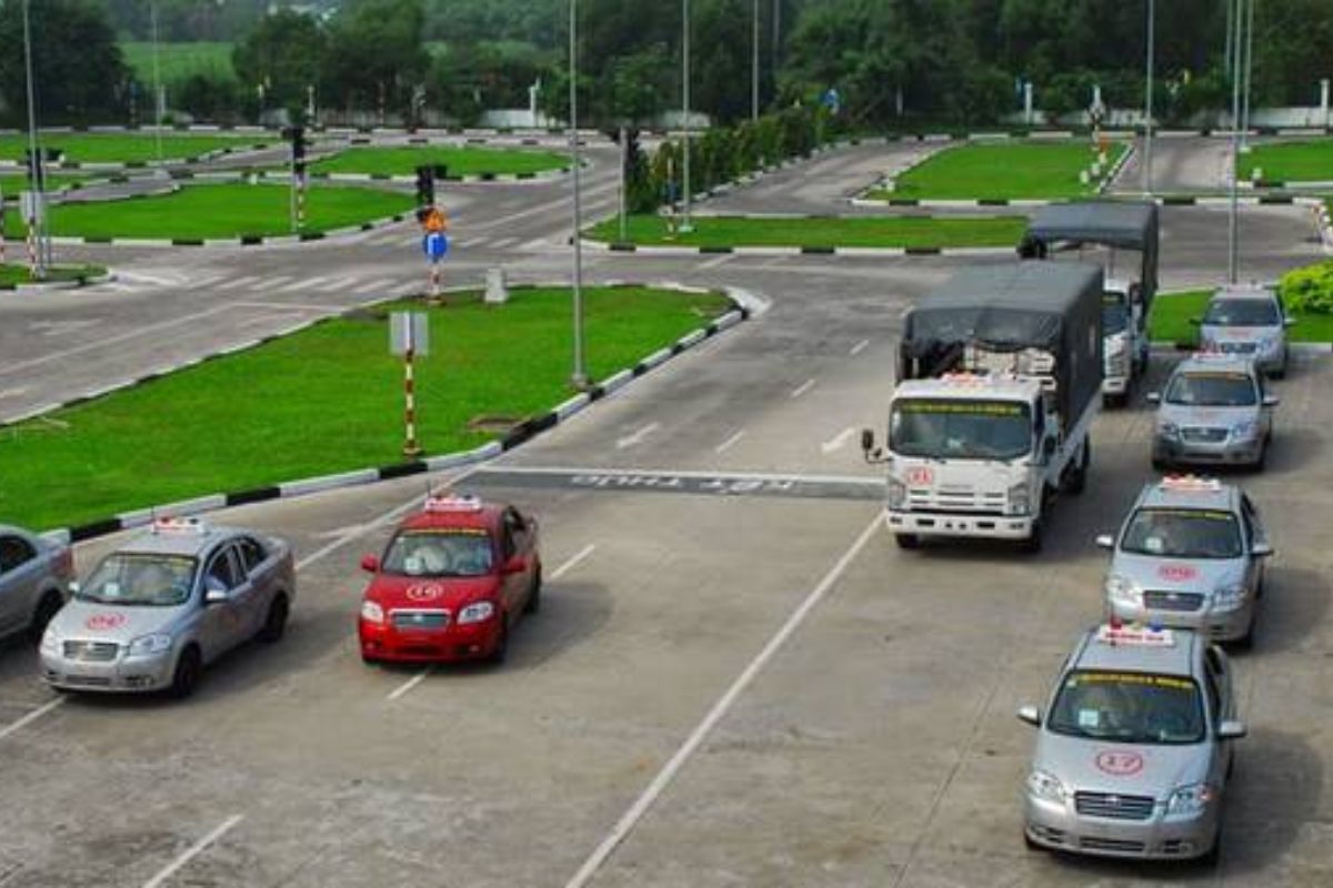 Hướng dẫn cách lái xe số tự động cho người mới 