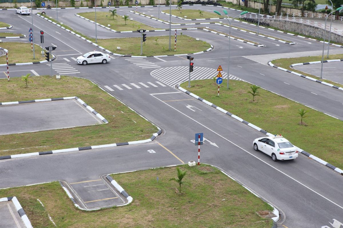 Những lưu ý quan trọng khi lái xe số tự động