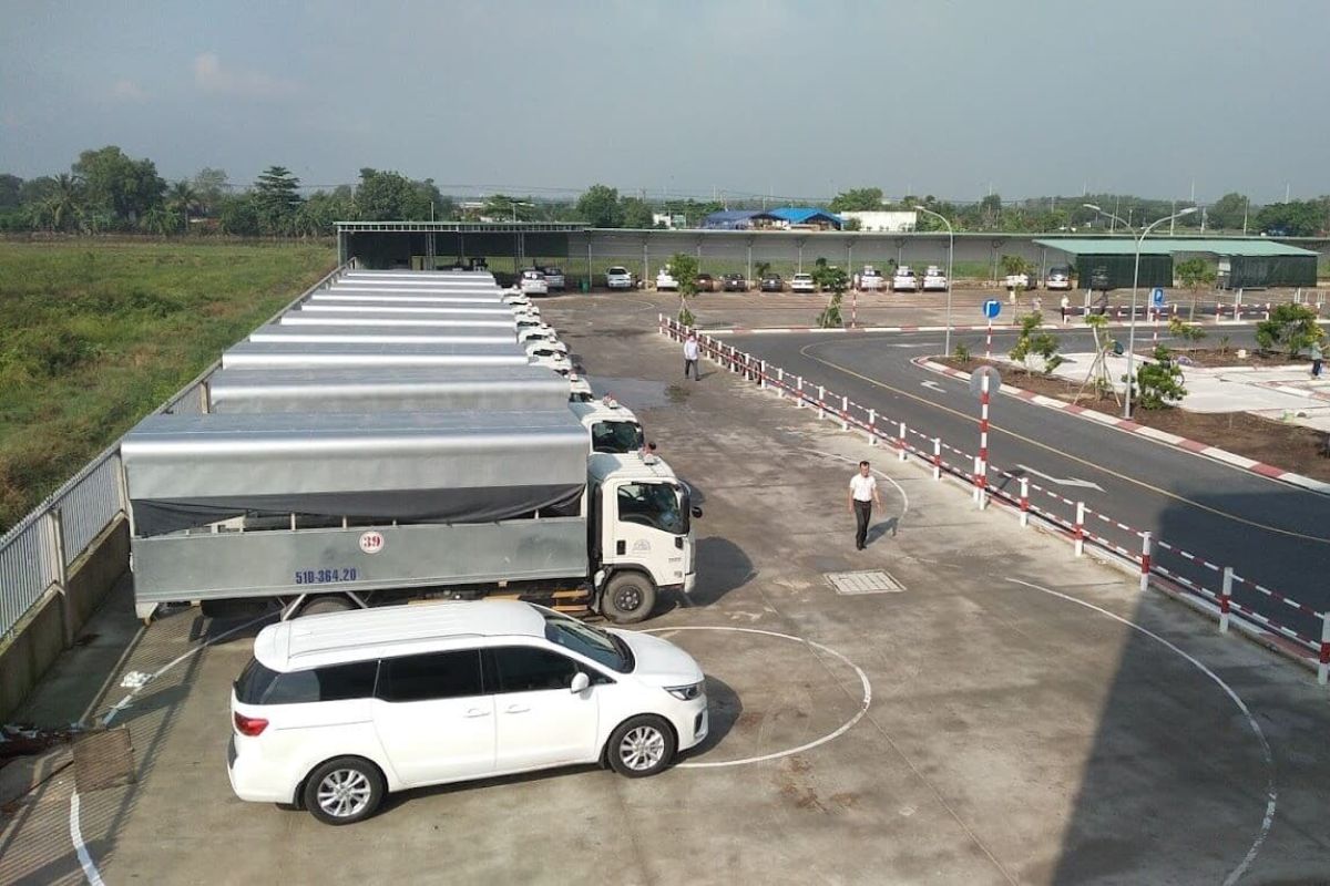 Học bằng lái C ở đâu uy tín