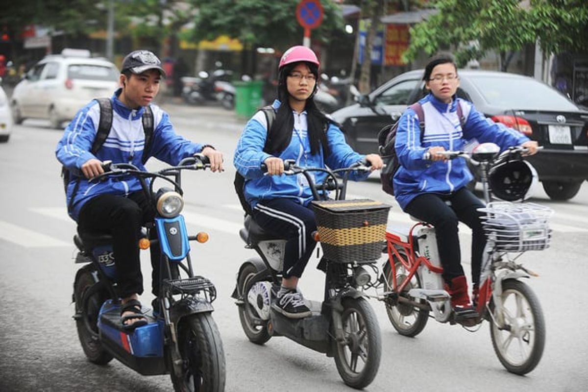 Xe đạp điện hiện nay rất nhiều học sinh làm phương tiện di chuyển đi học